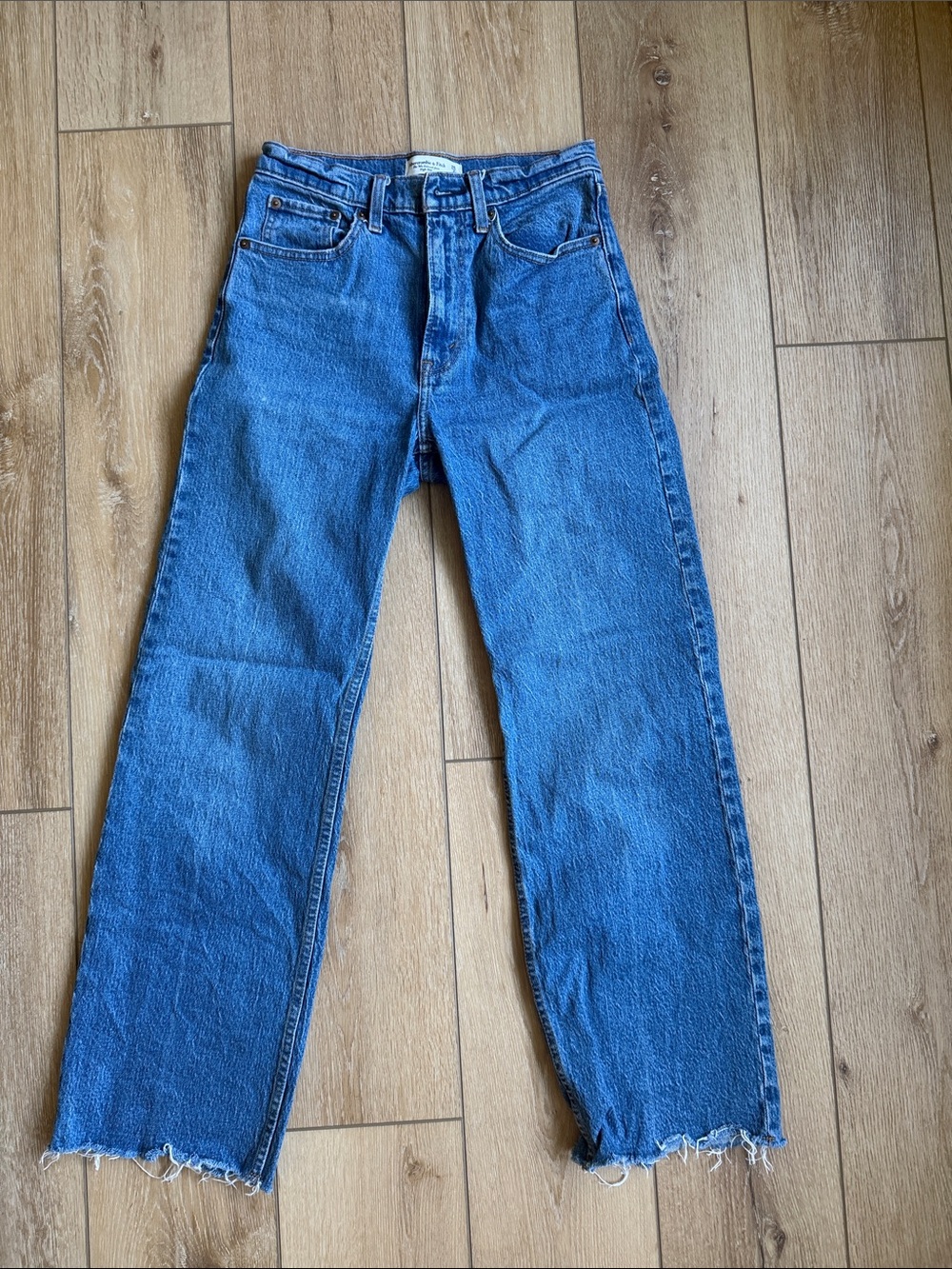 Abercrombie women’s 90’s relaxed high rise jeans